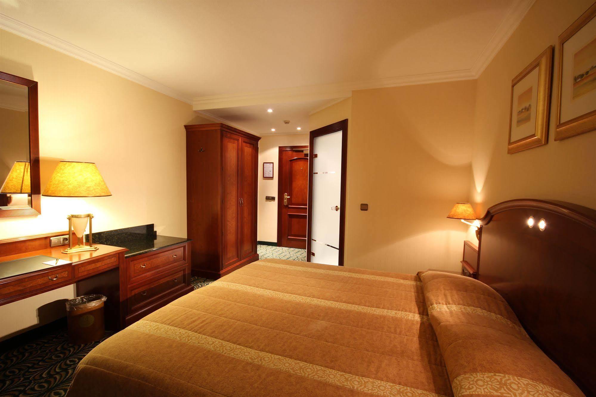 Alexander 4*